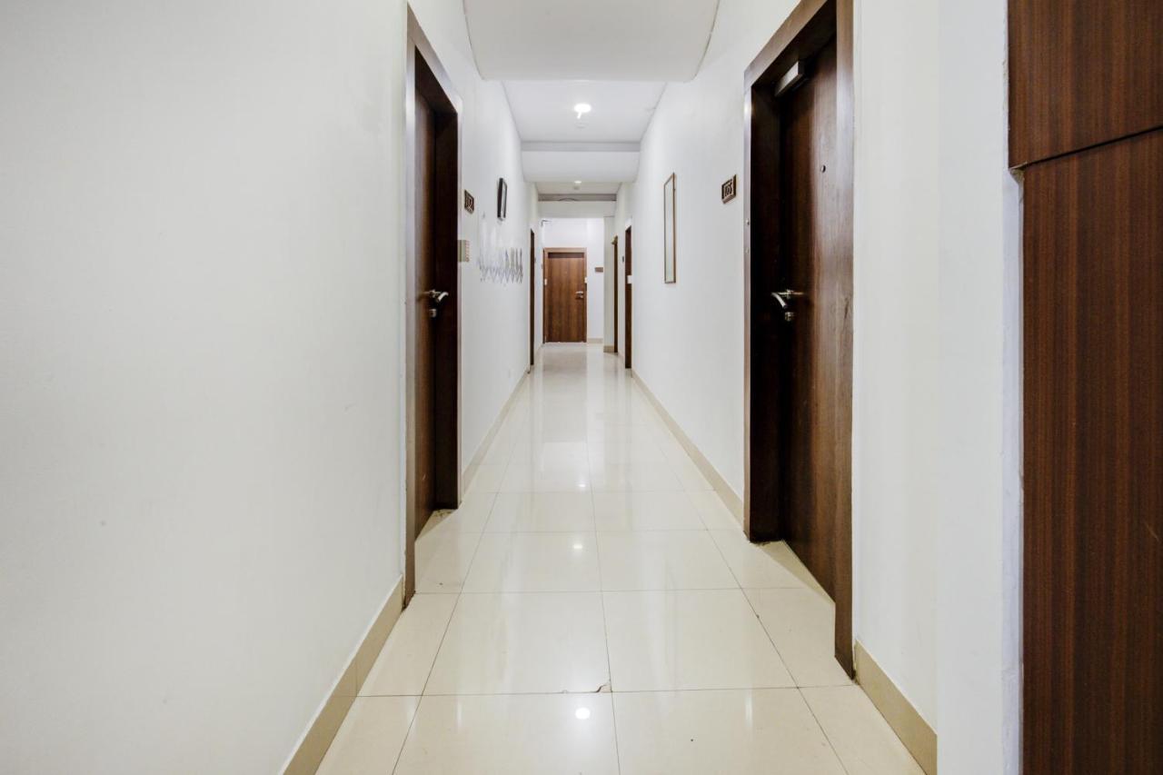 Capital O 77295 Hotel Bansidhar Bhuvan Мумбаи Экстерьер фото