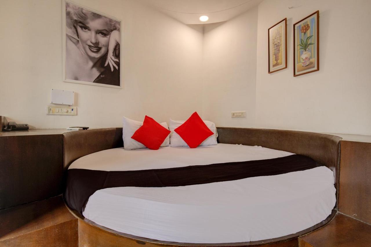 Capital O 77295 Hotel Bansidhar Bhuvan Мумбаи Экстерьер фото
