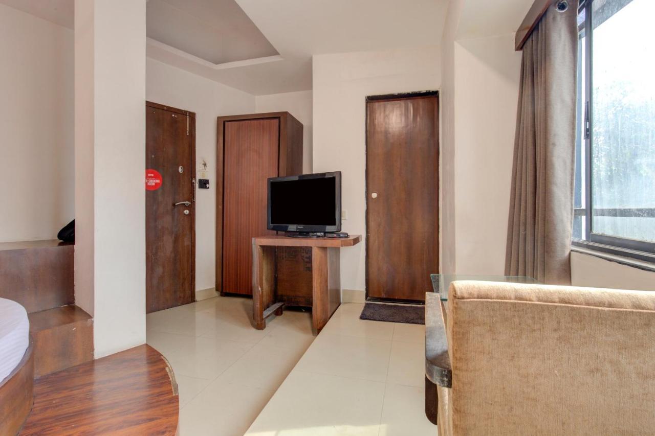Capital O 77295 Hotel Bansidhar Bhuvan Мумбаи Экстерьер фото