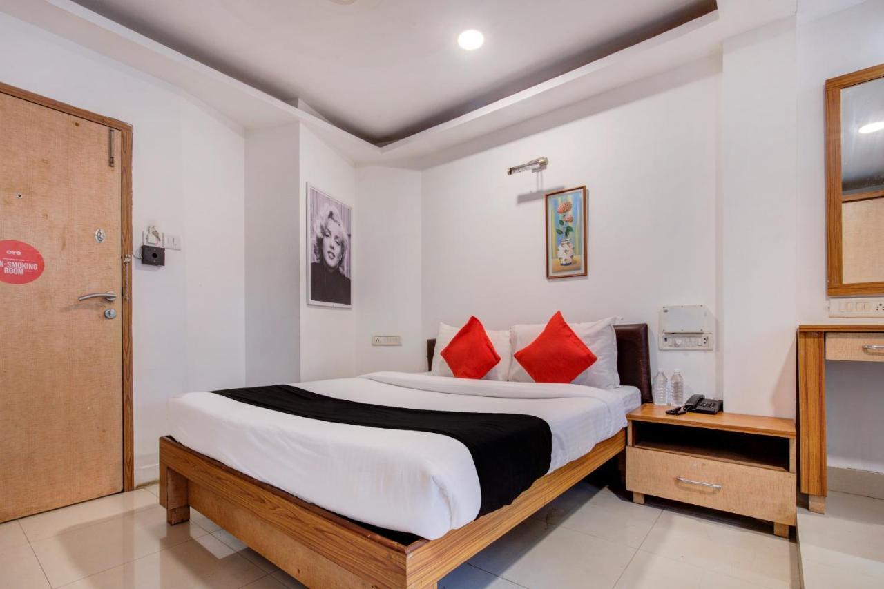 Capital O 77295 Hotel Bansidhar Bhuvan Мумбаи Экстерьер фото